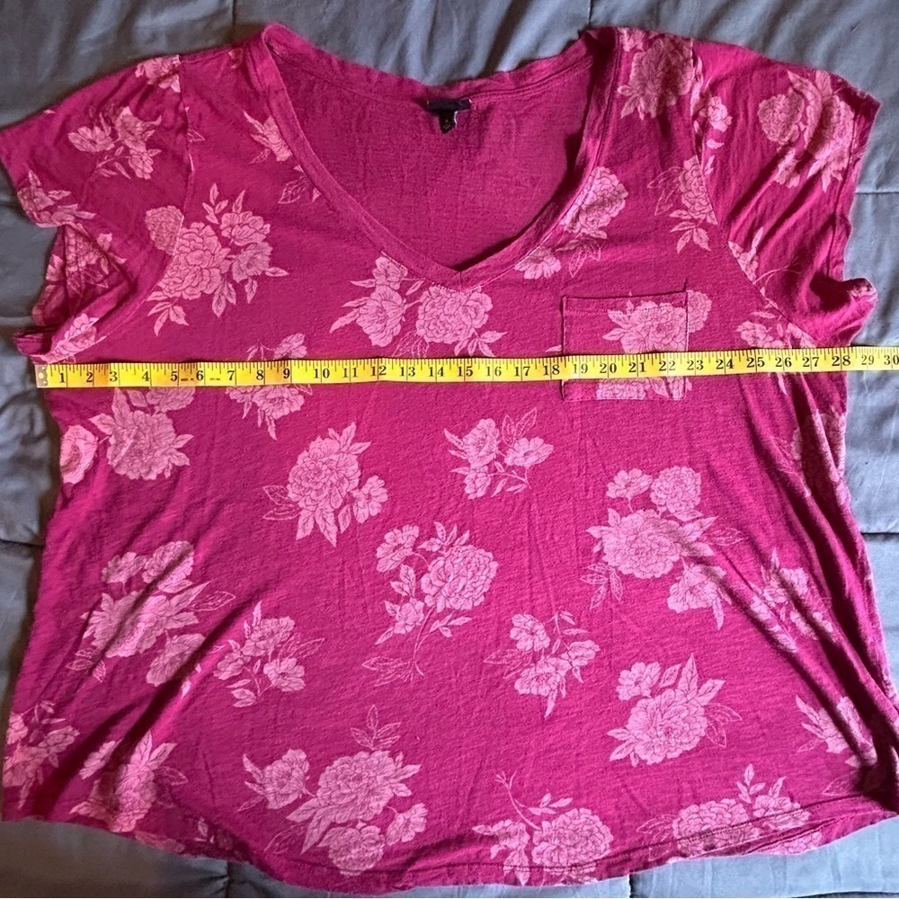 4X - torrid Classic Tee - Picture 2 of 4